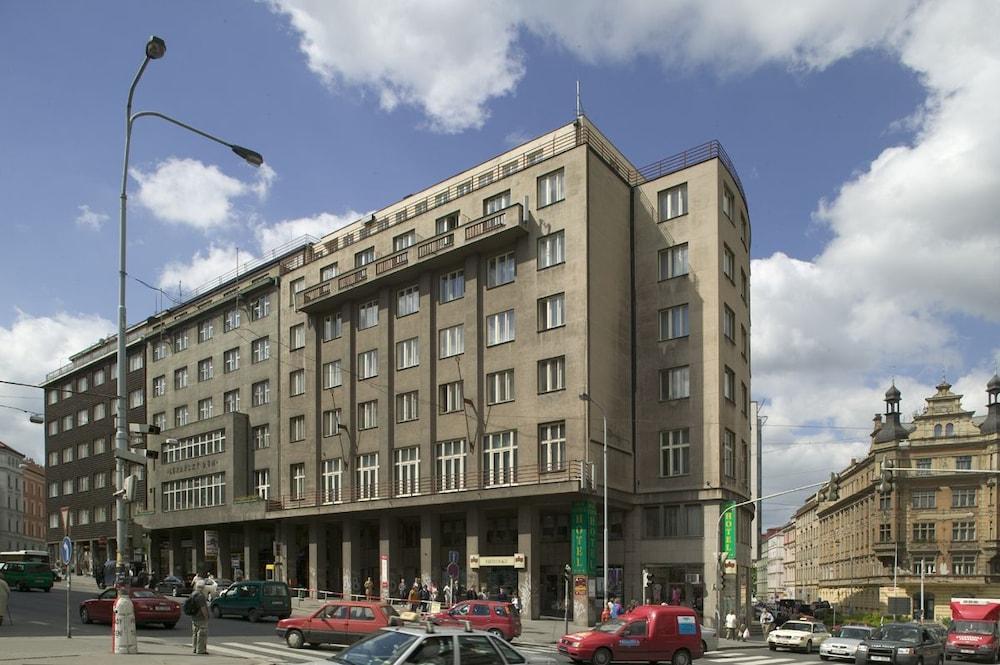 Hotel Legie Prague Luaran gambar